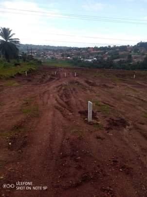 A picture of Plot installment kibanjampola plot zino zisangibwa ku masaka road nekumityana