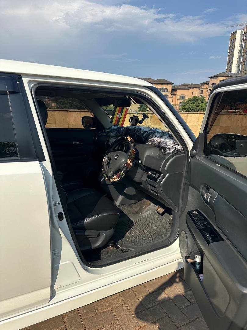 A picture of TOYOTA RUMION 30M