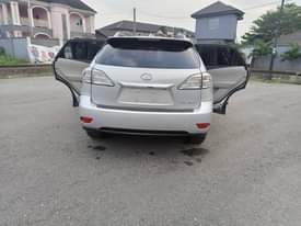 A picture of Lexus 350