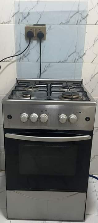 A picture of Barely used gas cooker with oven Price 140k Location OLUYOLE