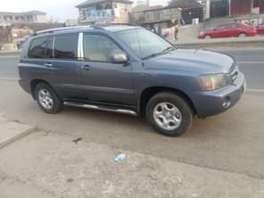 A picture of This Toyota Highlander 2004 model very clean ride everything is