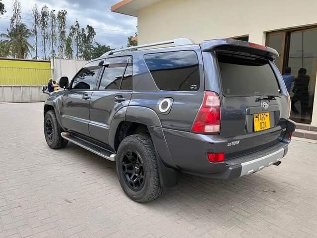 A picture of 2002 TOYOTA SURF