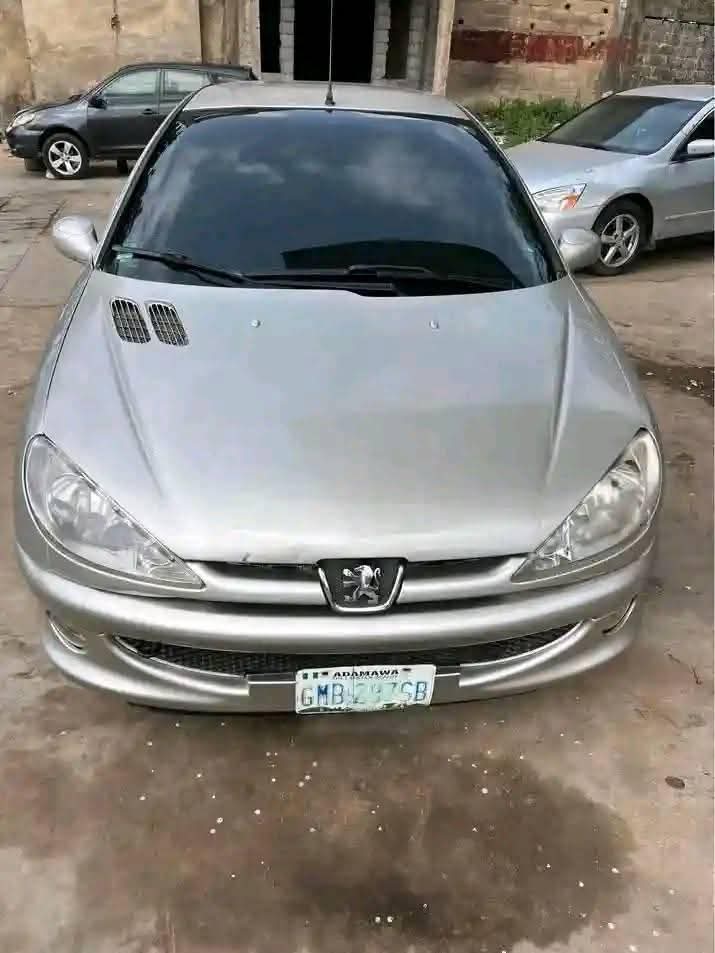 A picture of Peugeot 206