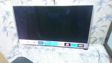 A picture of Samsung TV 75 inches QLED
