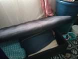 A picture of Sofa Bench Linauzwa Ambapo Unaweza Kuhifadhia Nguo Kama Inavyoonyesha Kwenye
