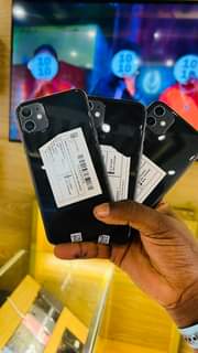 A picture of iPhone 11 64gb dm