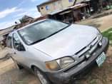 A picture of Toyota Sienna 2002