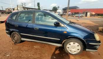 A picture of Nissan Almera Tino
