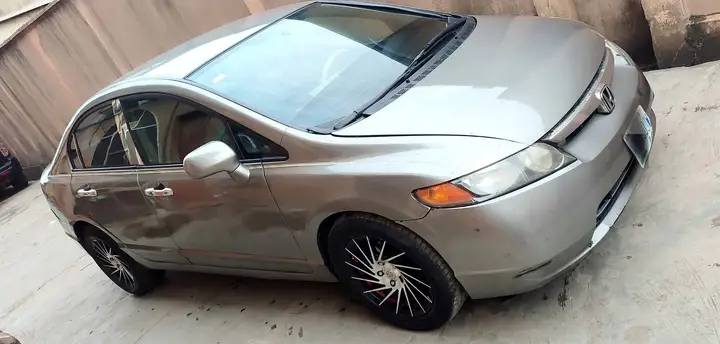 A picture of HONDA CIVIC 2008.