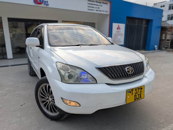 A picture of TOYOTA HARRIER