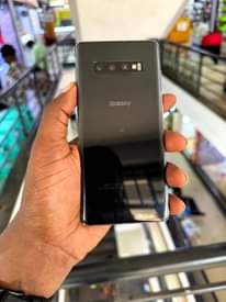 A picture of At 380k UGx negotiable Cracked Samsung S10 128gb 8gb ram