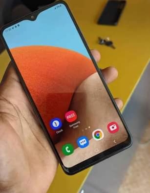 A picture of samsung a32 gb 128 ram 6