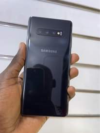 A picture of Samsung S10 plus 128gb 8gb ram 250k double line no