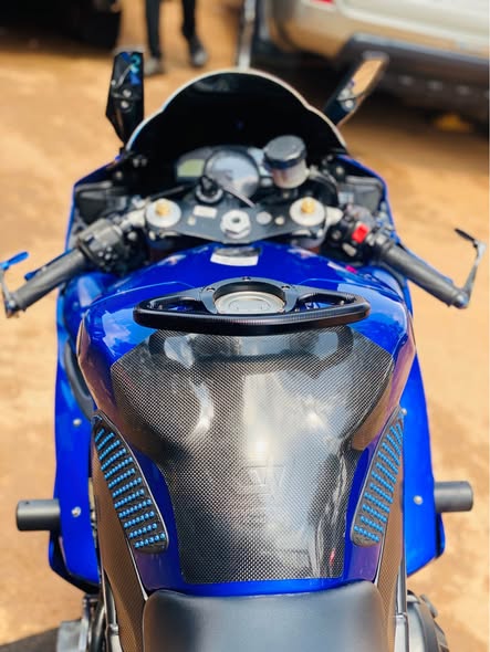 A picture of Yamaha r1 0703818420