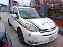 A picture of 2005 SIENNA