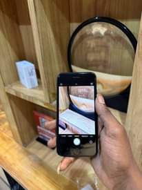A picture of iPhone SE 2022