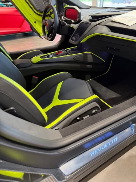 A picture of Pre order brand new 2026 Lamborghini Revuelto AWD price 1