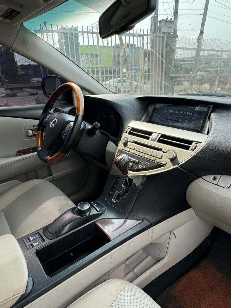 A picture of Lexus RX350