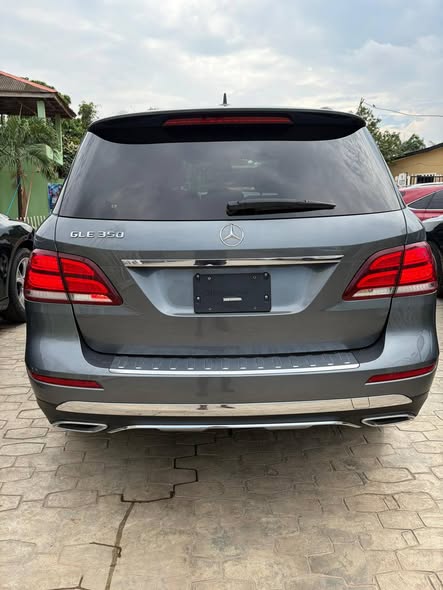 A picture of Mercedes benz GLE350
