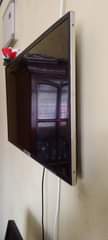 A picture of TV INCHI 32 Full BOx