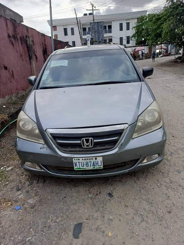 A picture of 2008 . honda odyssey .