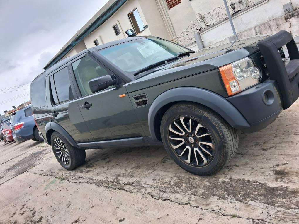 A picture of Land ROVER LR3 207 modal first body everything is working