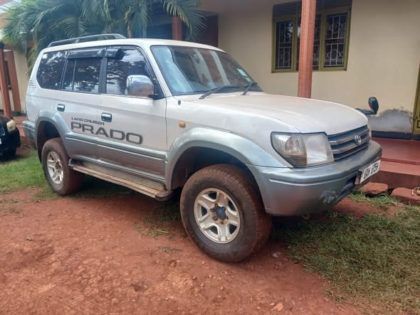 A picture of 1999 Toyota tx land cruiser