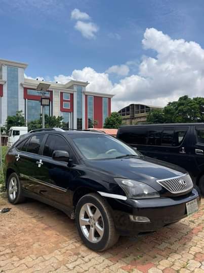 A picture of Toyota Lexus Rx330 2005 with no single fault Belgium standard