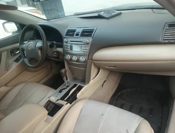 A picture of Camry 08