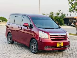 A picture of TOYOTA NOAH NEW SHAPE NAMBA E PIGA 255 714 550
