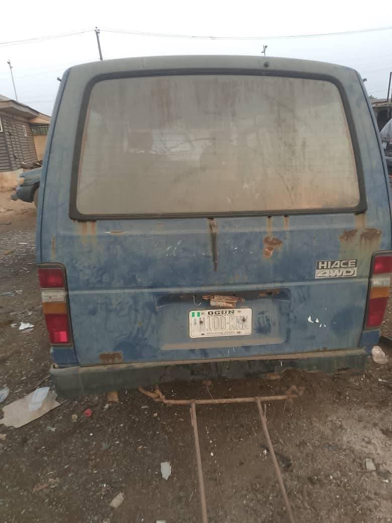 A picture of Toyota hiace four corner