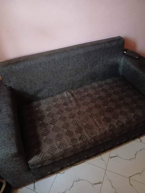 A picture of Sofa la watu wa wili mito ipo bei rafiki kabisa