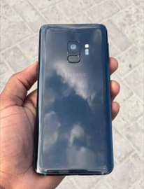 A picture of Samsung s9 plain