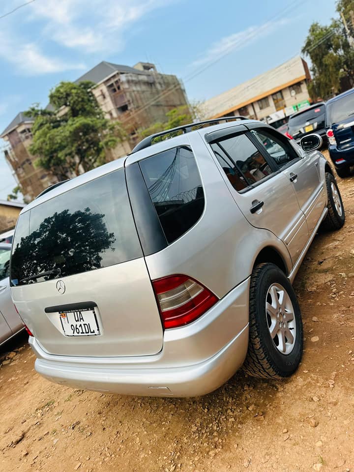 A picture of Mercedes Benz ML320 22m
