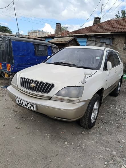 A picture of Toyota harrier 2000cc