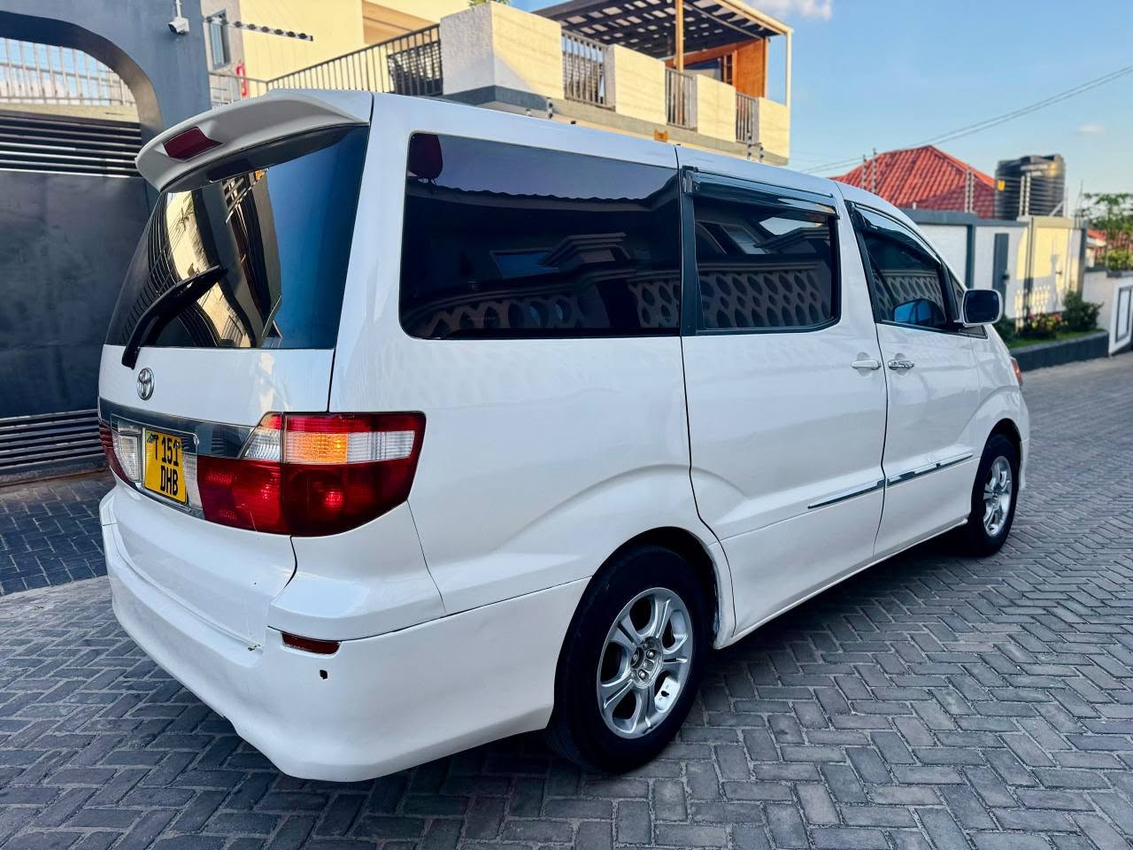 A picture of Toyota Alphard