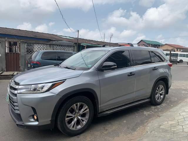 A picture of 2015 Toyota Highlander xle limited edition pure first body fullest