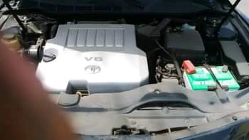 A picture of Re 2010 Toyota Camry XLE Fully Loaded Silver Available Location