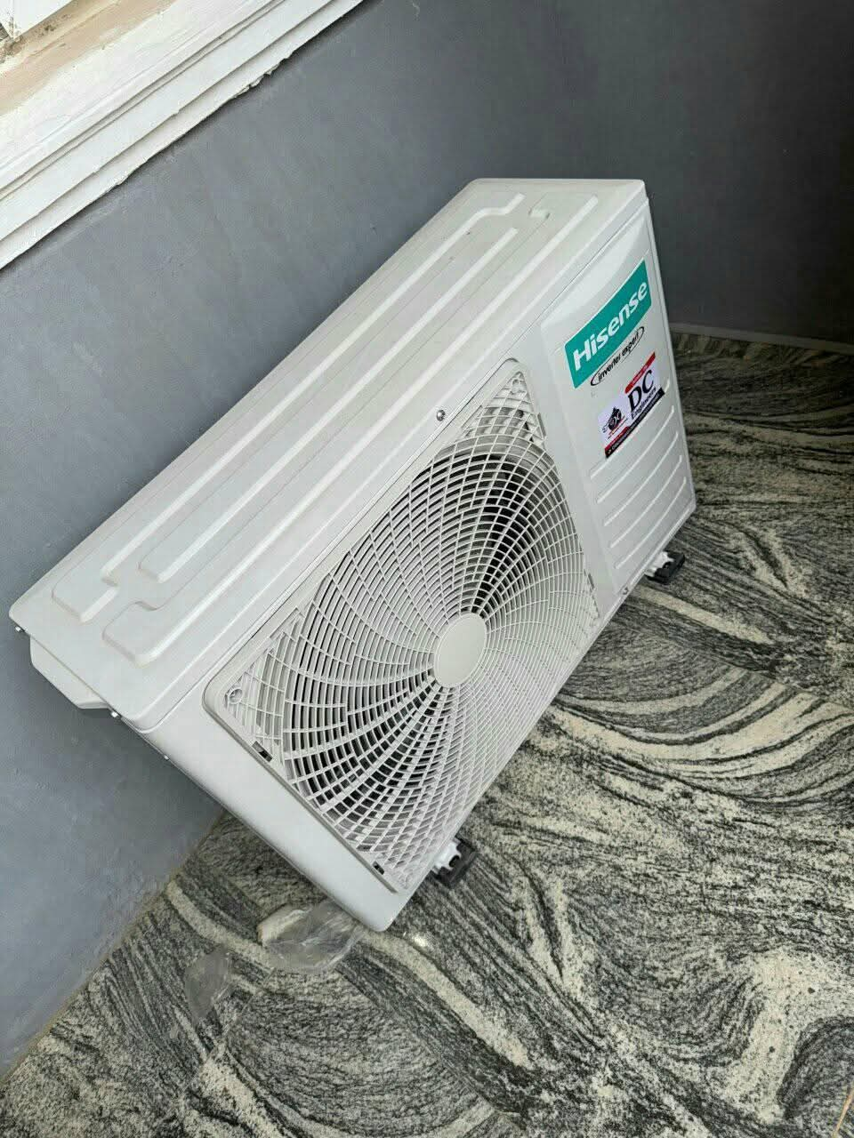 A picture of 2hp Hisense standing low voltage AC