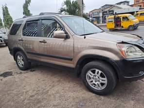 A picture of Honda CRV 2005 Neatly used and painted on first body