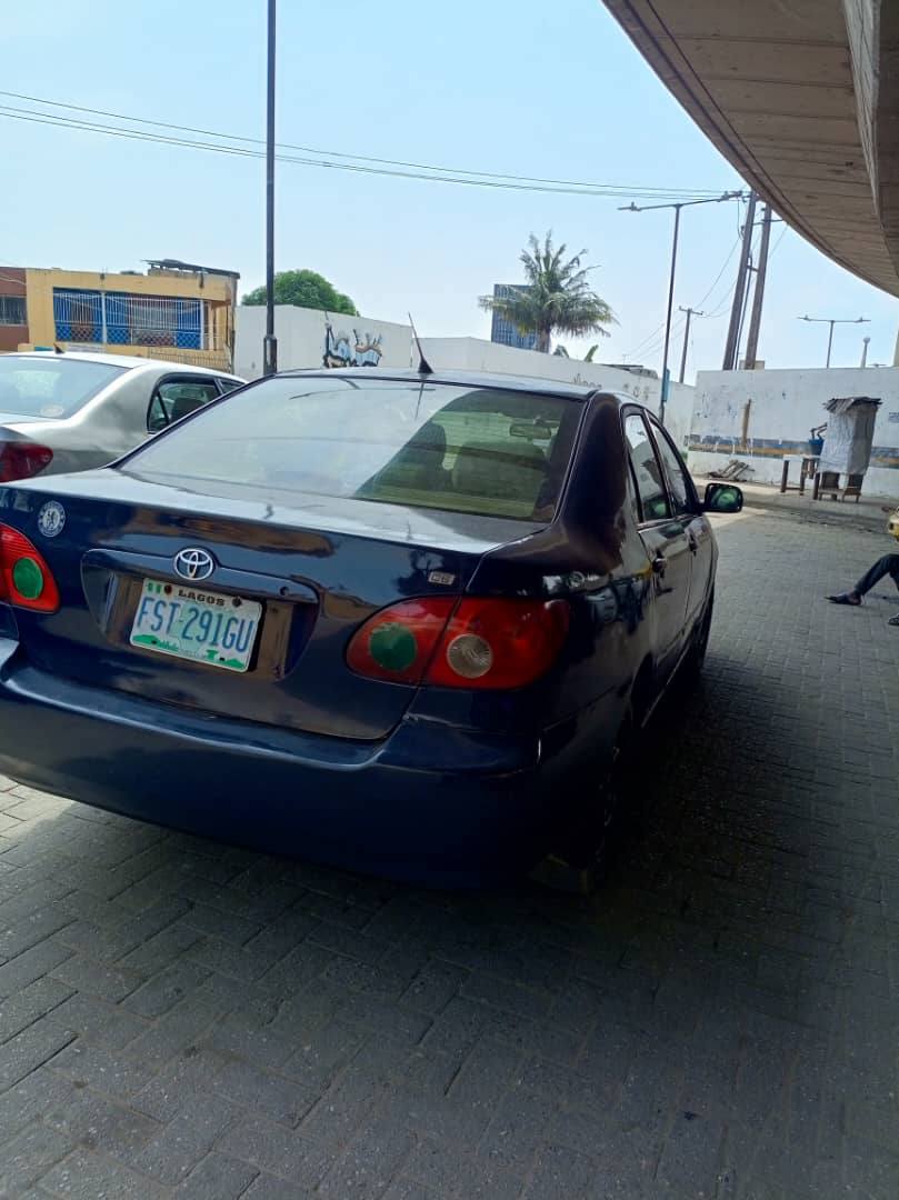 A picture of Toyota Corolla 04