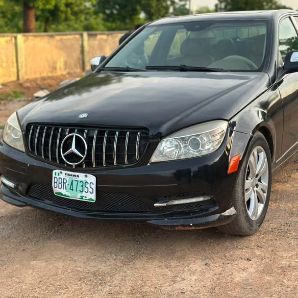 A picture of MERCEDES BENZ C300 2010
