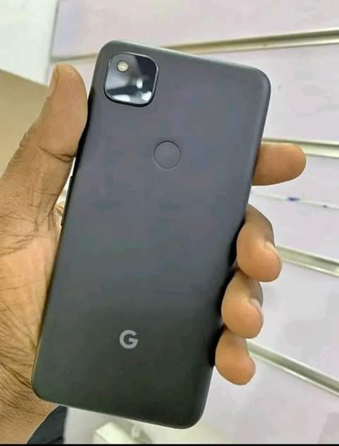 A picture of Google pixel 4a cm bado mpya Bei 270 call 0689985458
