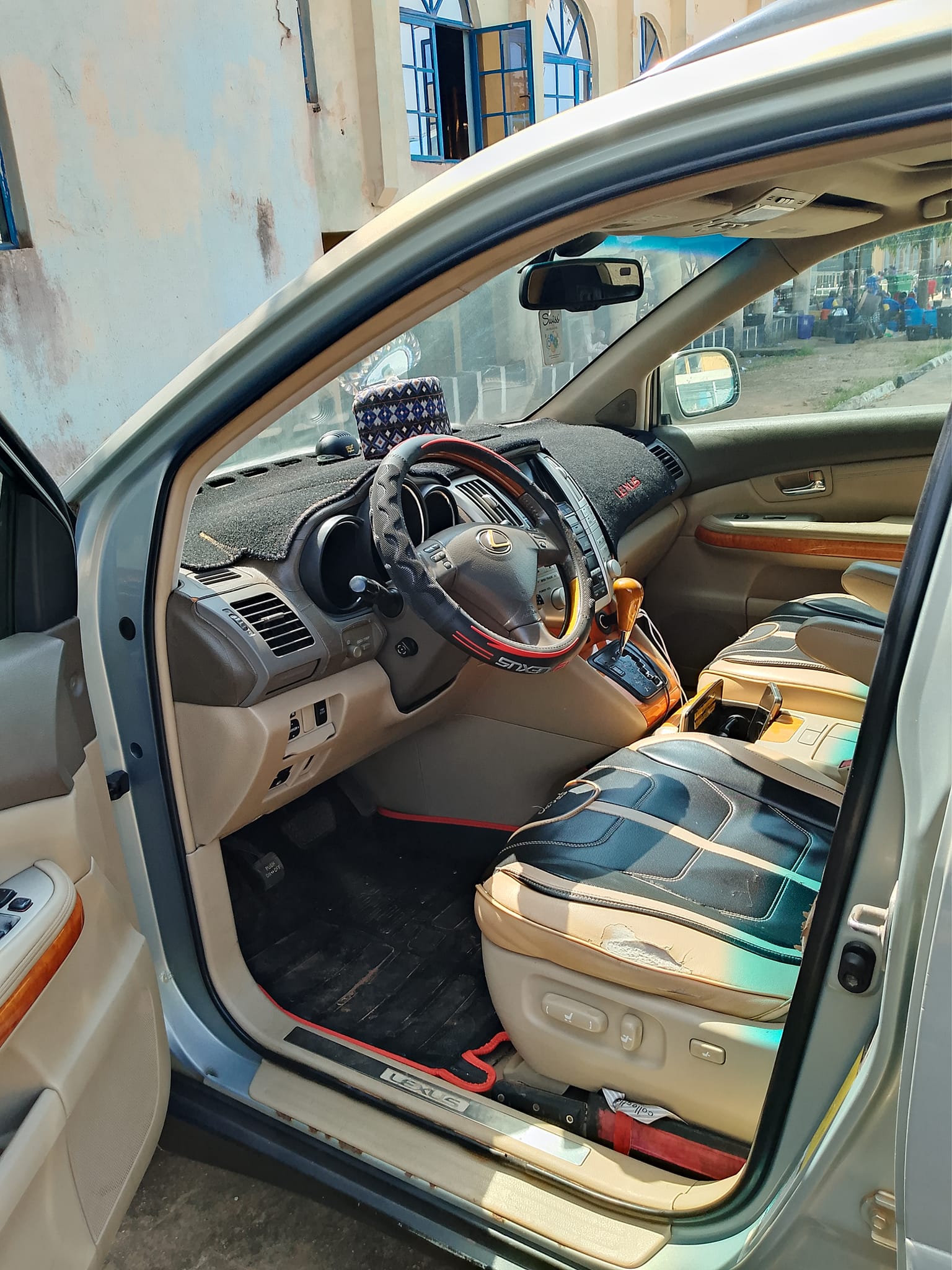 A picture of Sharp Lexus Rx 350