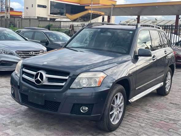 A picture of 2010 MERCEDES BENZ GLK350