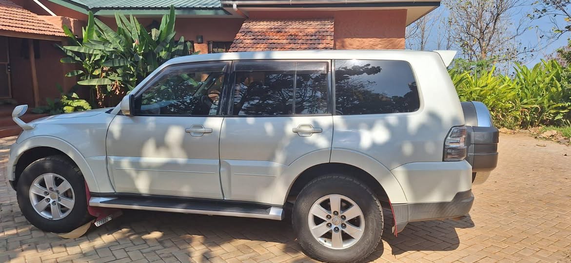 A picture of Mitsubishi pajero
