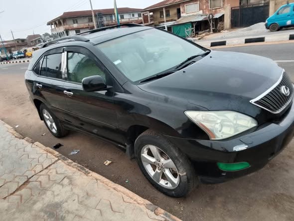 A picture of Lexus Rx 330