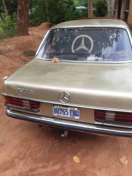 A picture of 1985 Mercedes Benz E Class