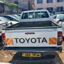 A picture of HILUX 2010 88M