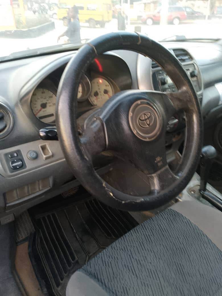 A picture of 2004 Toyota RAV4 with good engine and gear Location Ijegun